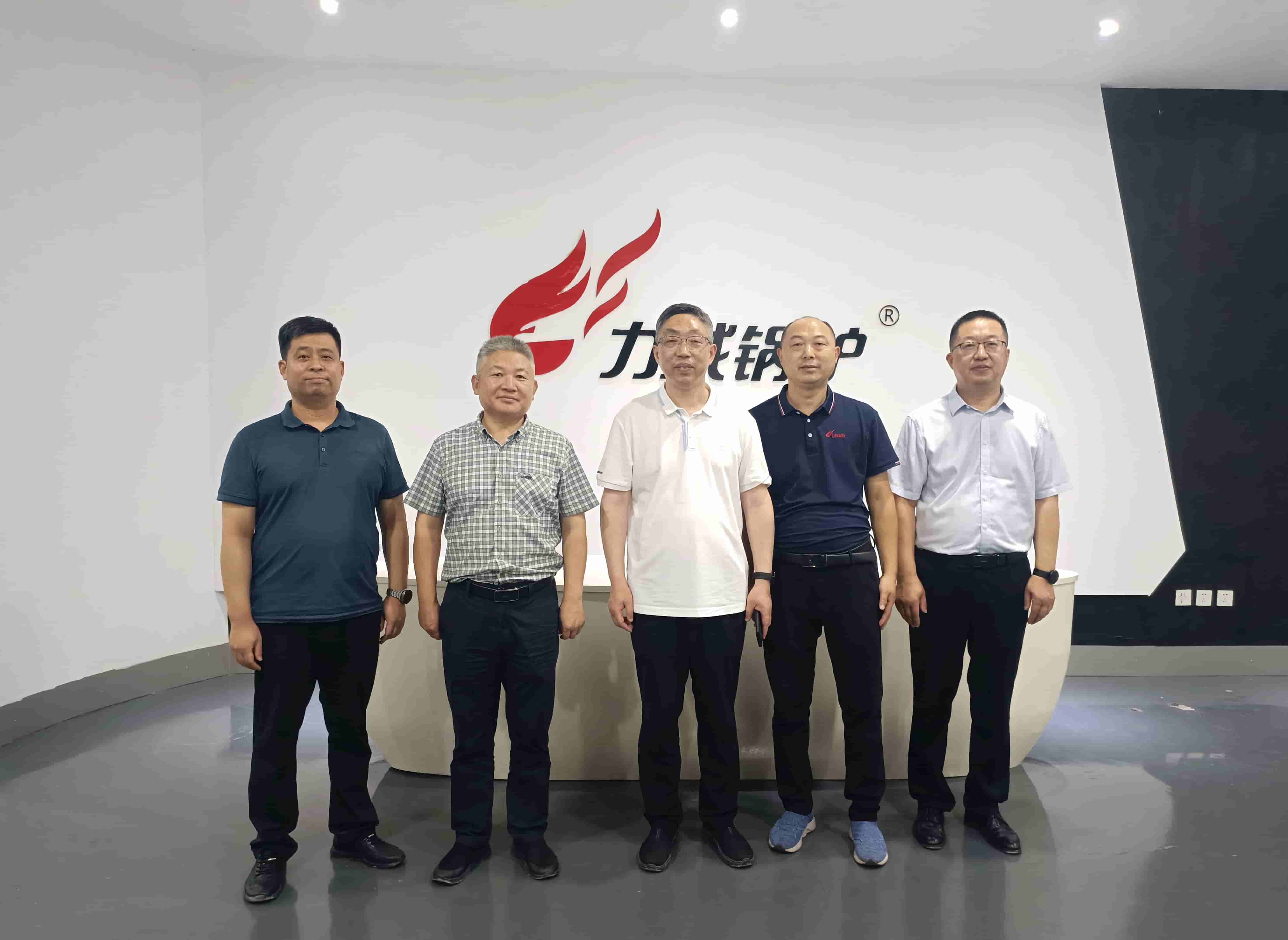 焦作市科技局胡局長(zhǎng)一行蒞臨力威調(diào)研考察！